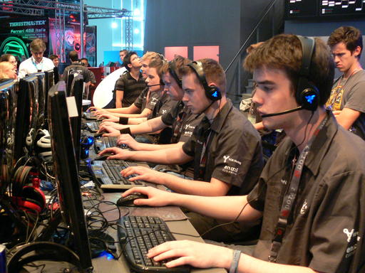 DOTA 2 - GamesCom 2011: Итоги турнира, награждение и фото отчет